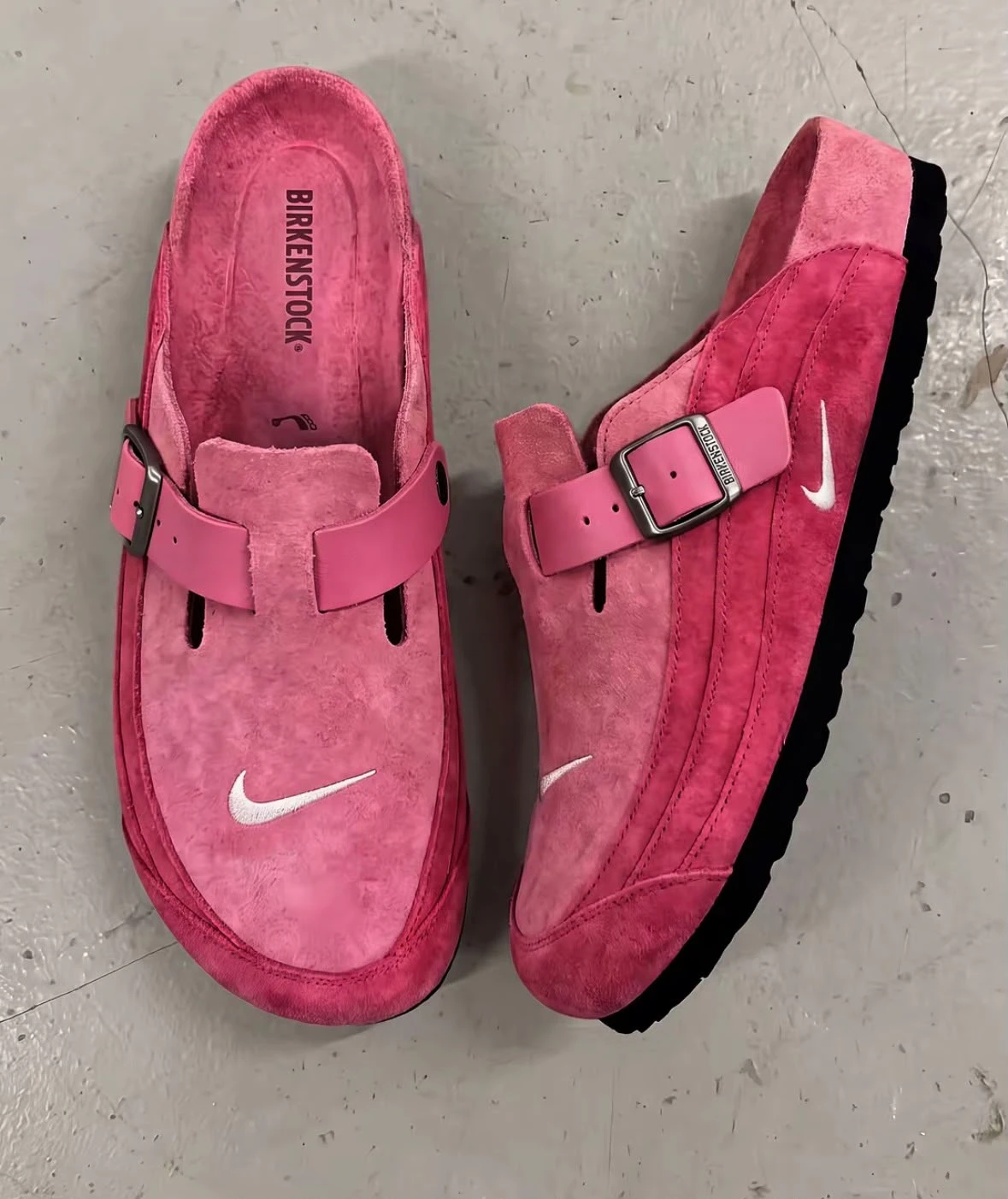 Heritage Suede Buckle Mules – Fuchsia