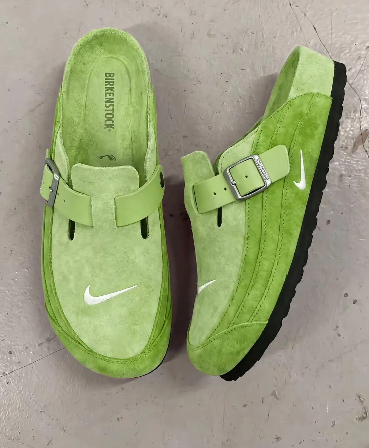 Heritage Suede Buckle Mules – Lime Green